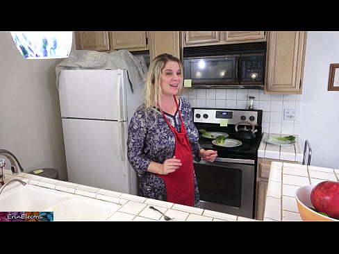 ❤️ A madrasta o ordenha na cozinha antes de sua data ❤ Pornuts em porno pt-br.tukifporno.ru ❤